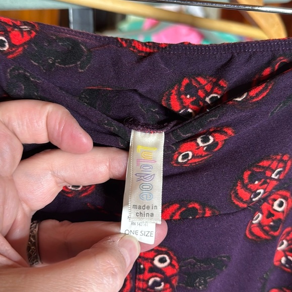 NWOT LuLaRoe Halloween Pumpkins Black Cats Leggings Purple Orange Size OS (2-10) - Picture 4 of 6